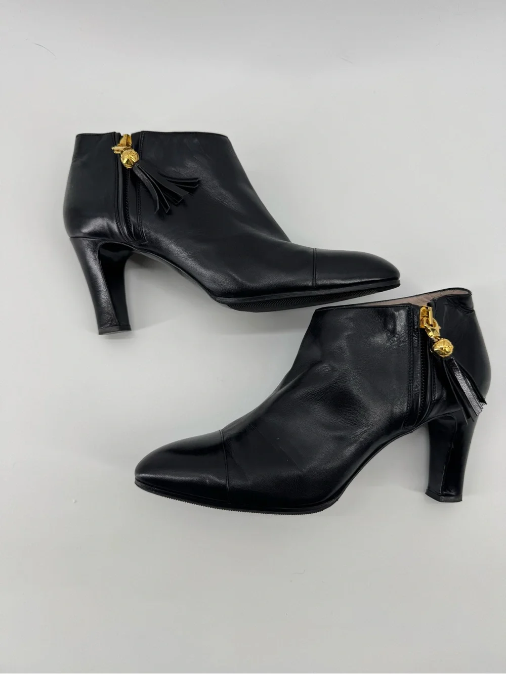 Vintage CHANEL Black CapToe Lamb Leather Ankle Bootie Zipper Tassle Sz 35.5